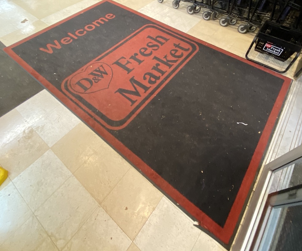Mat with localized, repairable border and corner damage